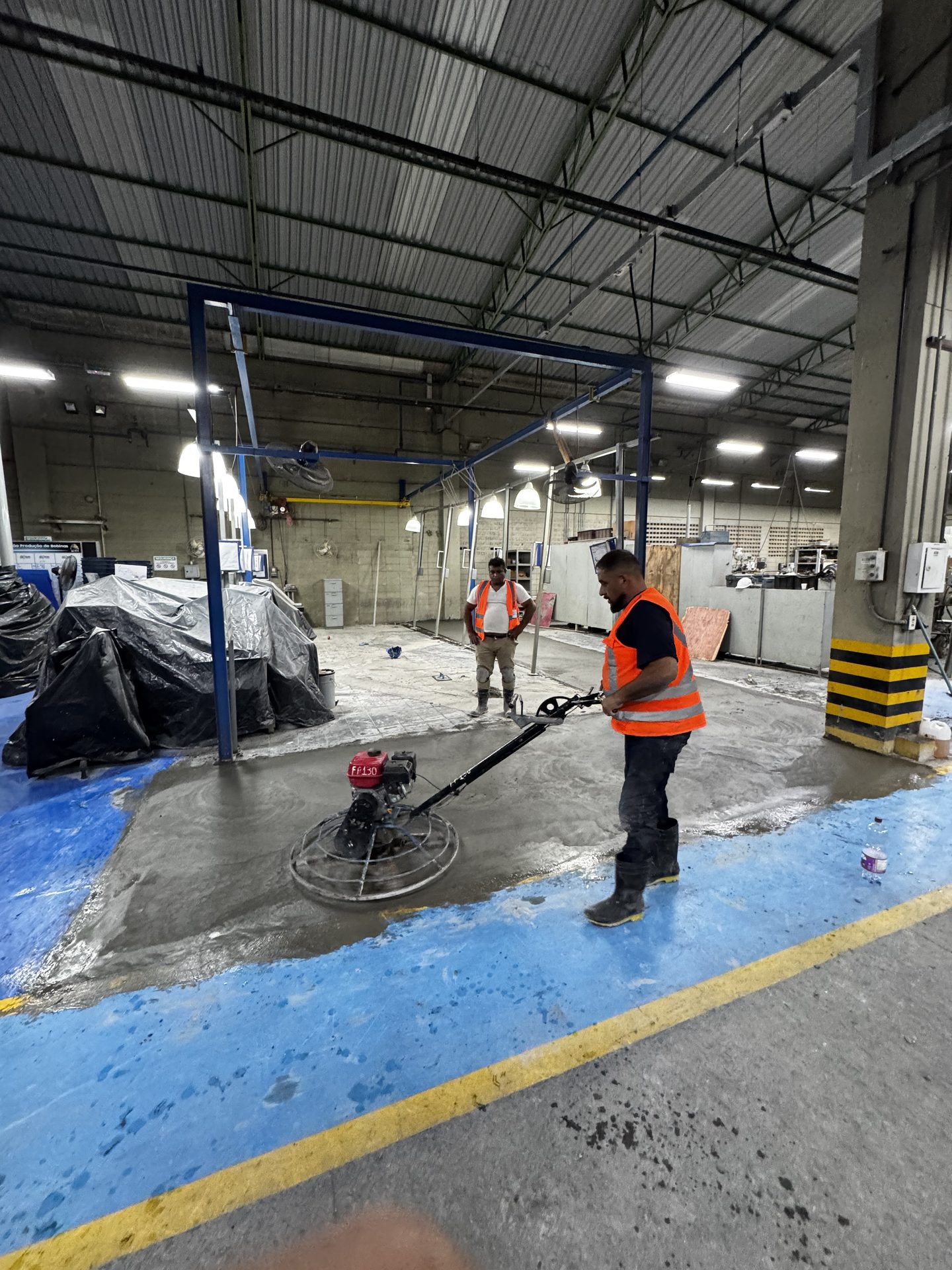 Obra de piso industrial em concreto polido – AS Construction