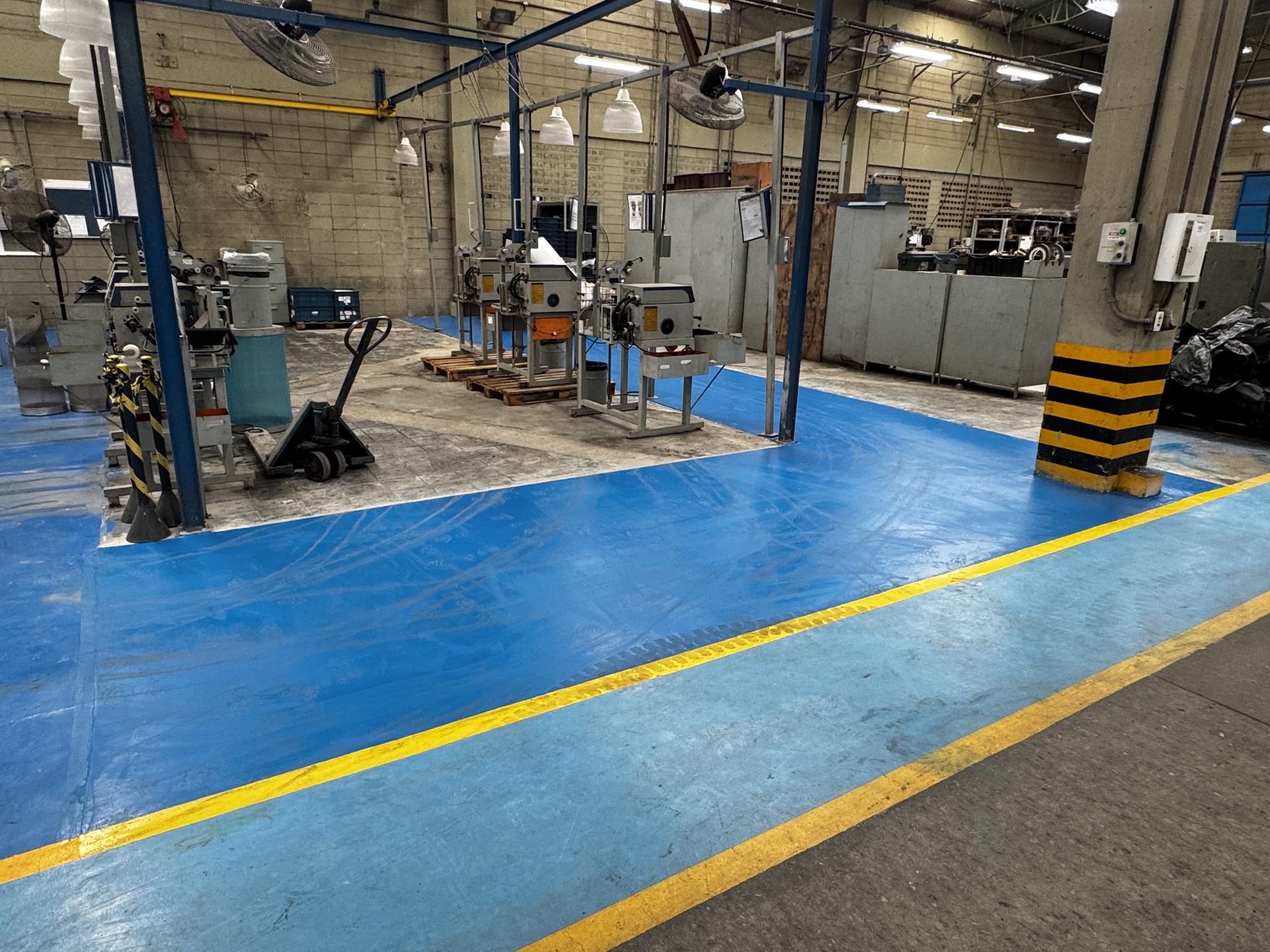 Obra de piso industrial em concreto polido – AS Construction